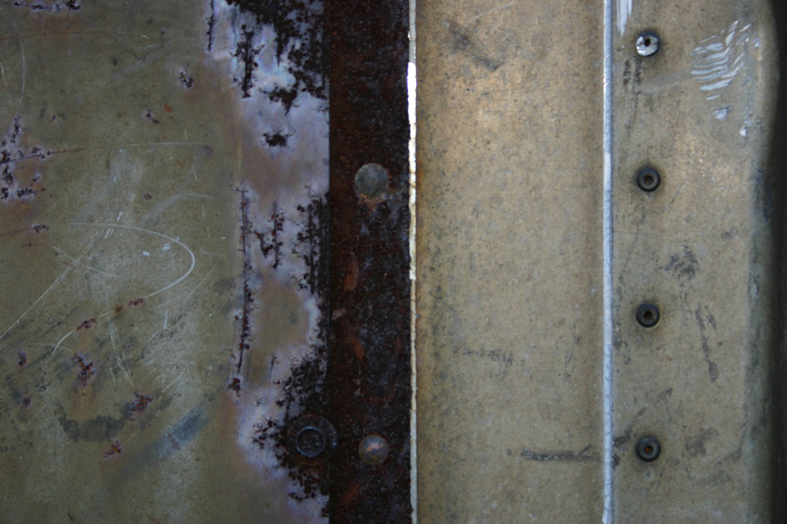 metal_worn_rivets